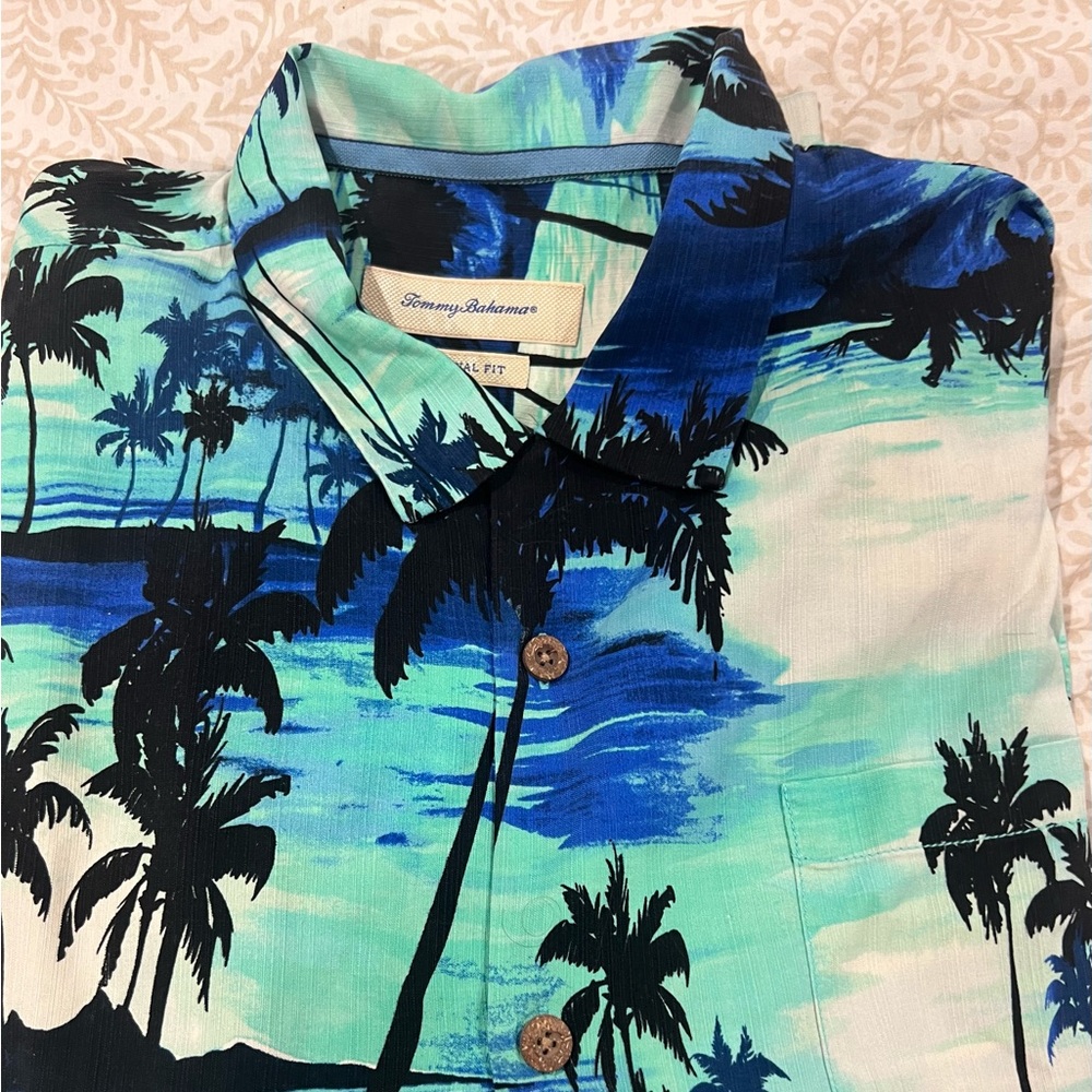 Tommy Bahama Button Down 100% Silk